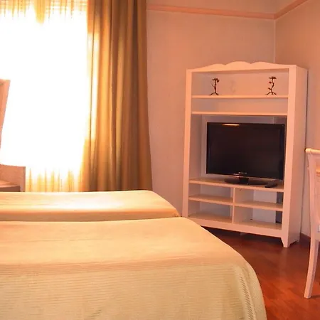 Le Ponceau Hotel Beaurepaire (Isere)